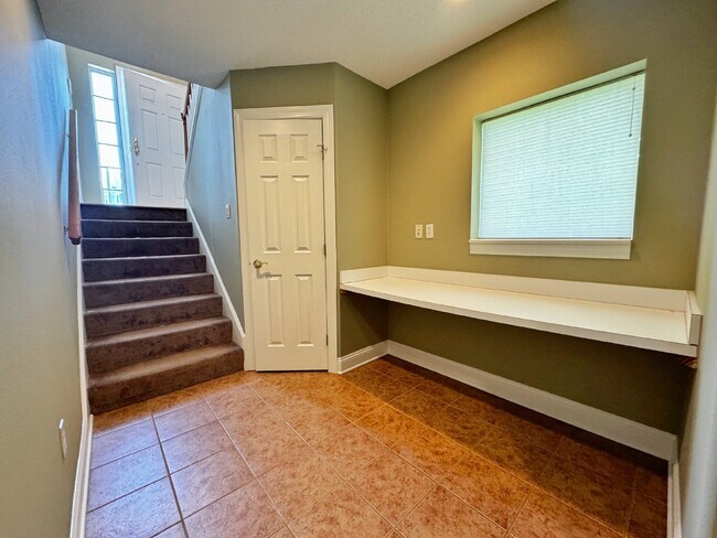 Building Photo - Spacious two-story island townhome in gate...