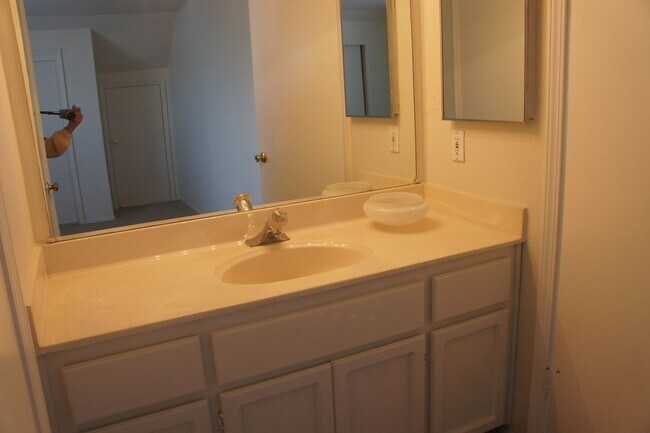 Building Photo - Lots of room