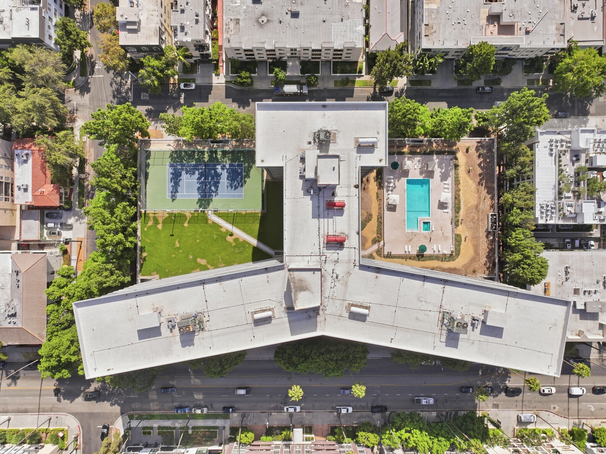 Building Photo - 100 S Doheny Dr