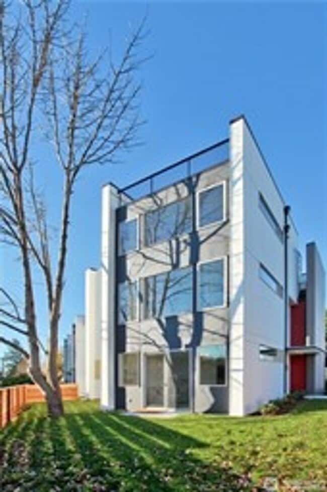 Building Photo - 5207 S Willow St