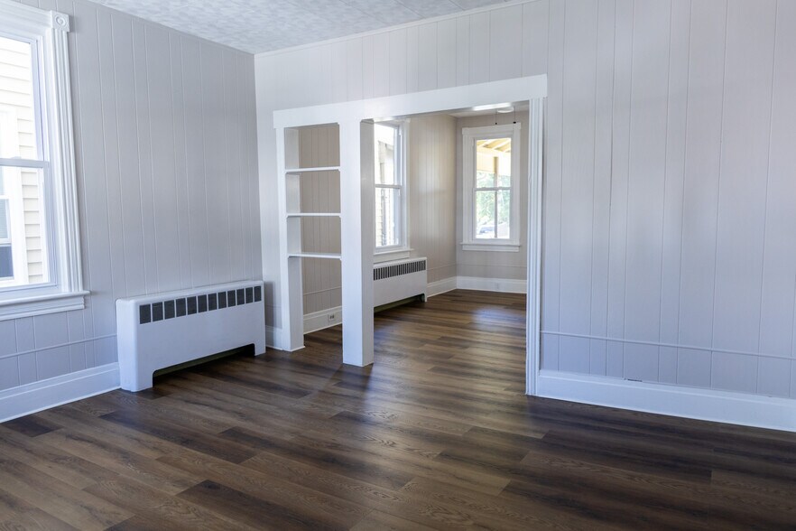 Building Photo - 208 W Carpenter Ave