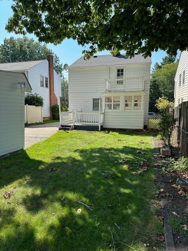 Building Photo - Gorgeous 3 bd, 2 bath South Euclid Home Awaits!