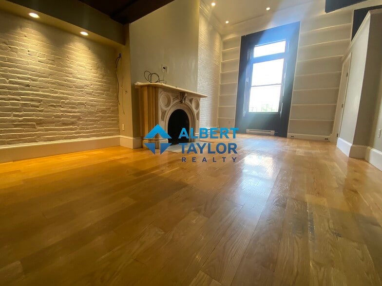 Building Photo - 117 Beacon St