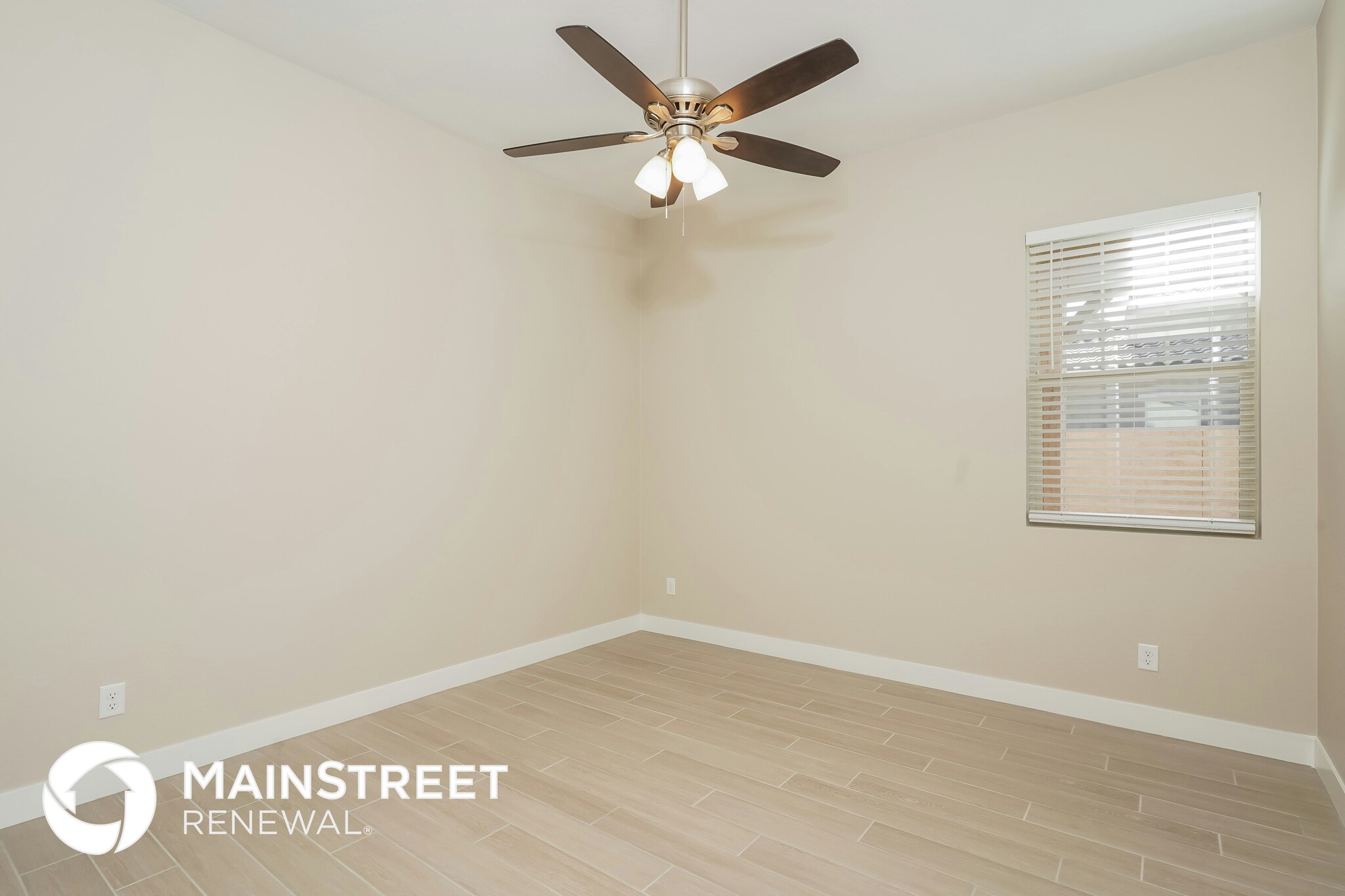 Building Photo - 14066 W Desert Flower Dr