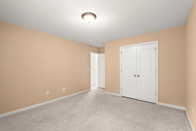 Building Photo - 5 Bedroom in Buford. Great School