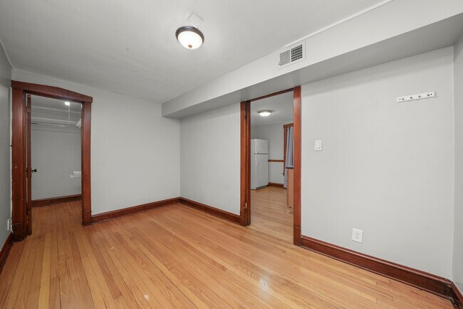 Building Photo - 2026 W Charleston St