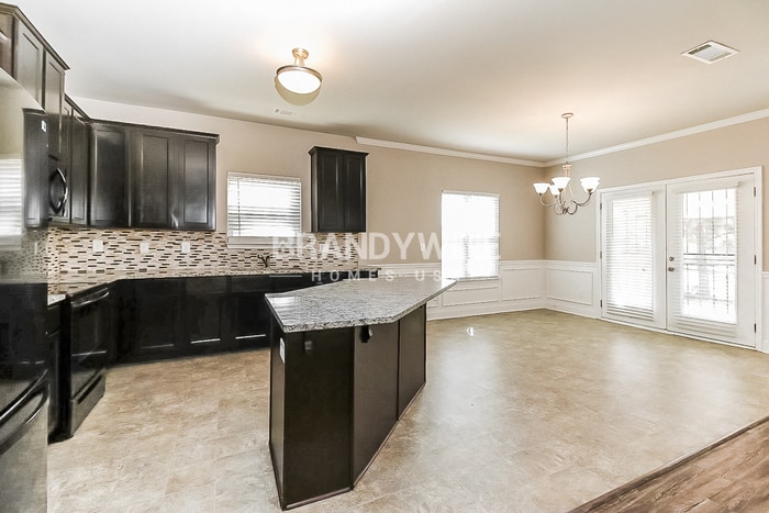 Building Photo - 196 Leland Ln