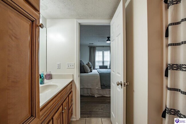 Building Photo - 114 Twin Lakes Dr