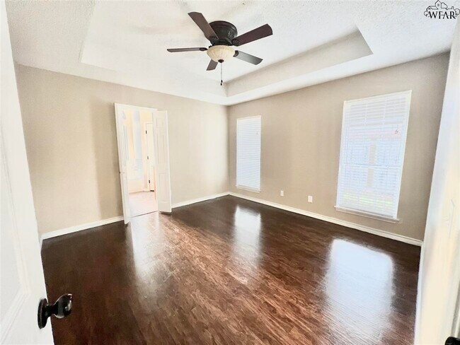 Building Photo - 5215 Northview Dr