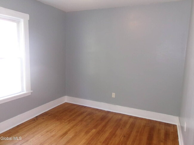 Building Photo - 1338 Parkwood Blvd