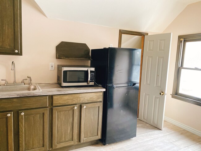 Kitchenette - 853 Ackerman Ave