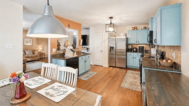 Building Photo - 17430 Cedar Rock Dr