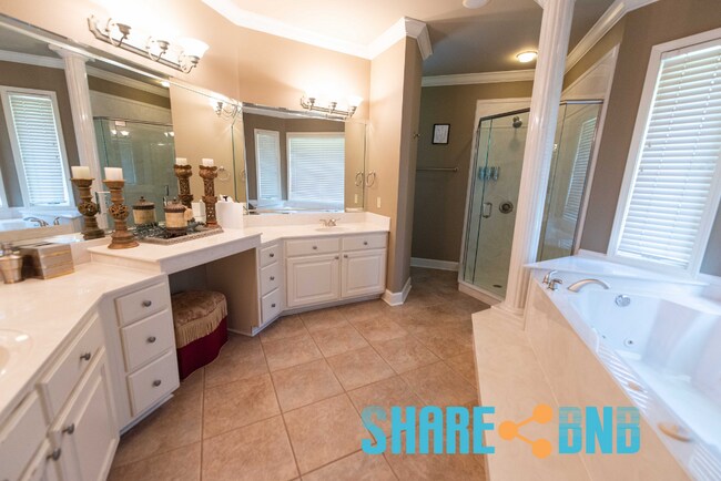 Building Photo - 48 Dartmouth Dr