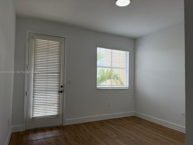 Building Photo - 14934 SW 41st Ln