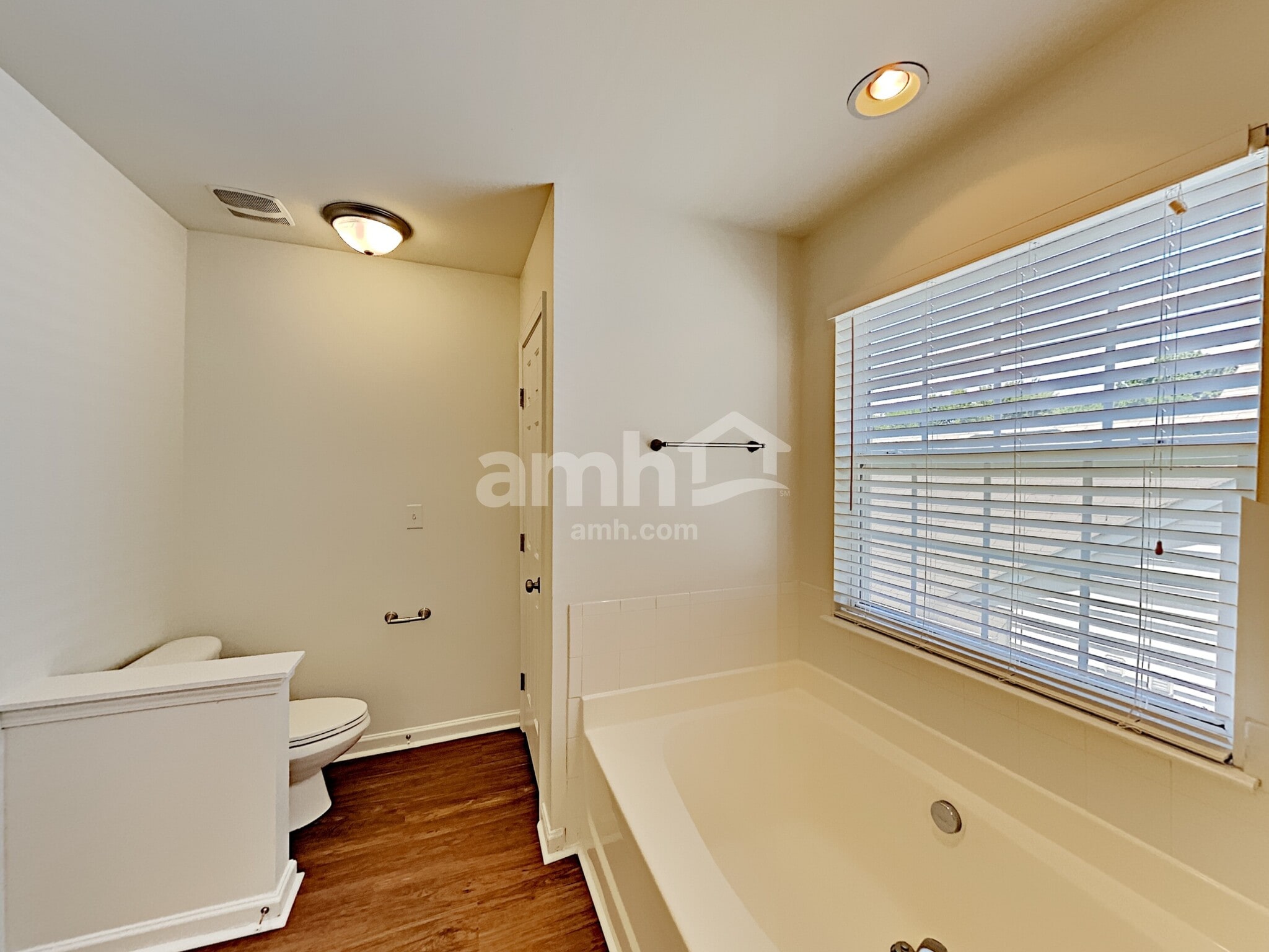 Building Photo - 1019 Canopy Dr