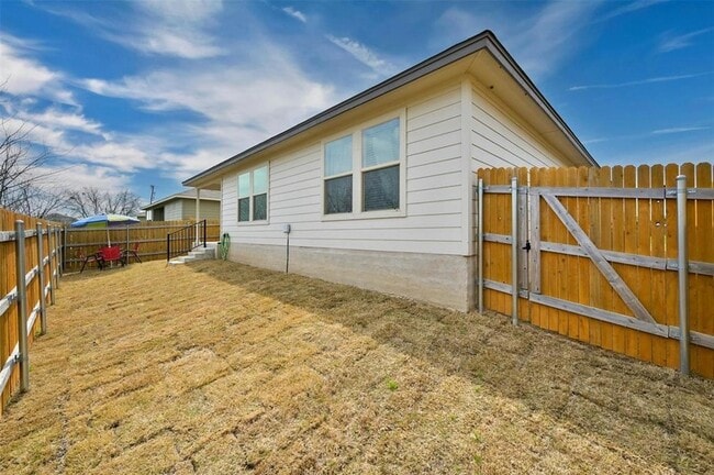 Building Photo - 1045 Taggart Trail