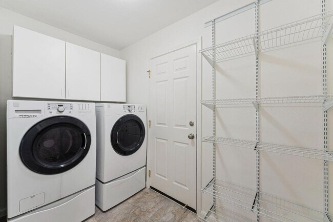 Building Photo - Spacious DuPont Home with A/C, Bonus Loft, Large Patio & Fully Fenced Yard!