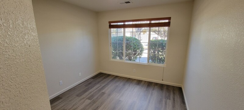 Building Photo - 740 Autumn Meadows Dr