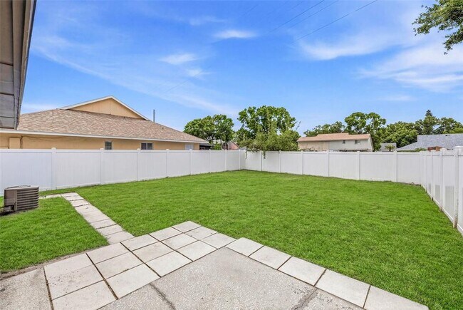 Building Photo - 3257 Laurel Dale Dr