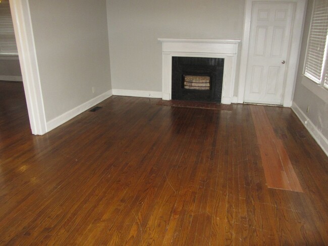 Building Photo - Charming 2 bedroom home close to St Francis!