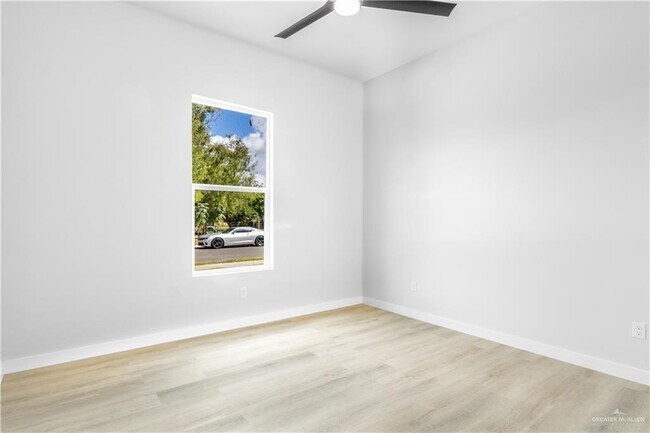 Building Photo - 5312 W Northwood St