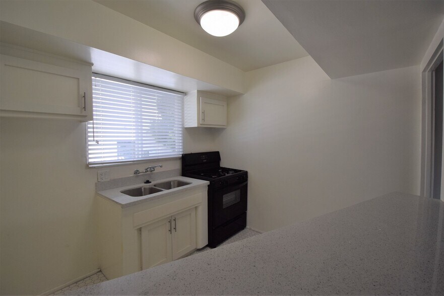 Building Photo - 5939 Cedros Ave