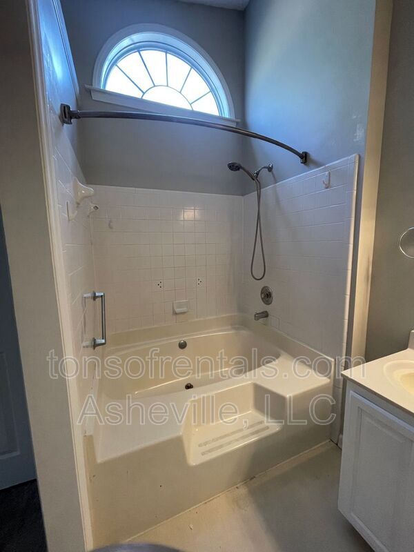 Building Photo - 105 Sandpiper Ct