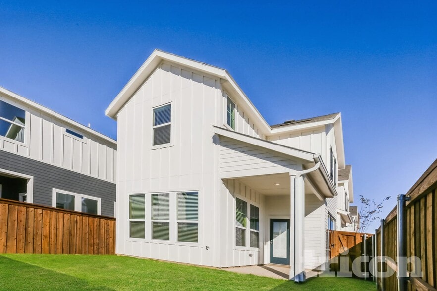 Building Photo - 714 LACEWING DR