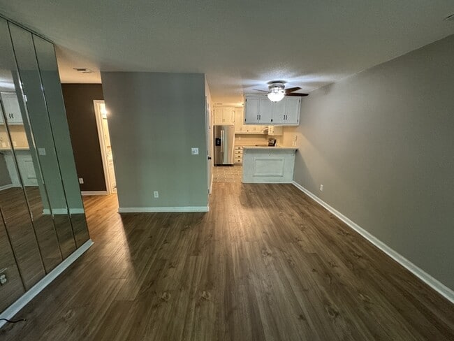 Building Photo - 2080 Woodlawn Dr SW