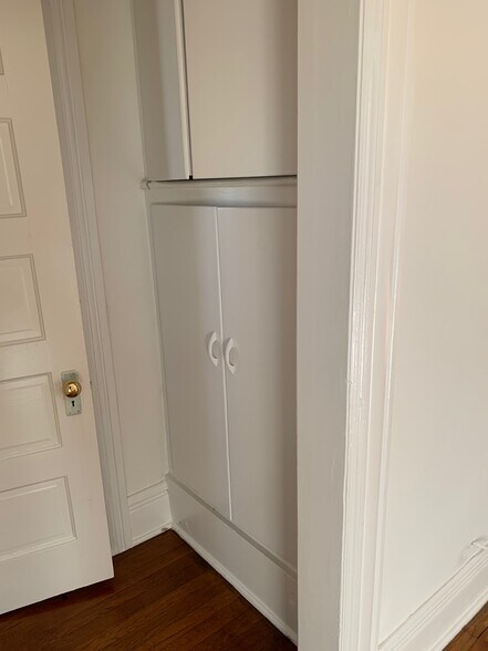 Building Photo - 102 E 38th St