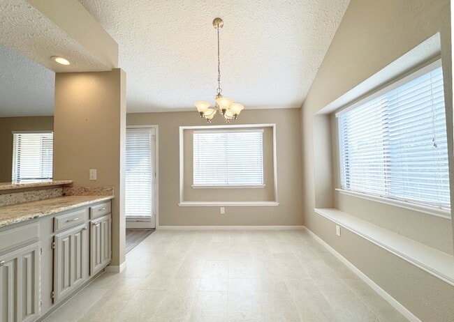 Building Photo - 2011 Echo Ridge