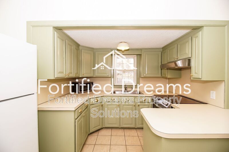 Building Photo - 309 E 11th St