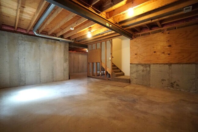 Building Photo - 1155 Popes Valley Dr