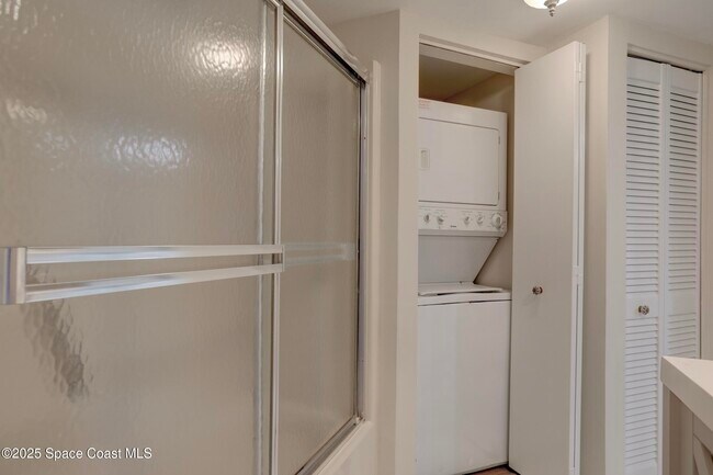 Building Photo - 9612 Riverside Dr