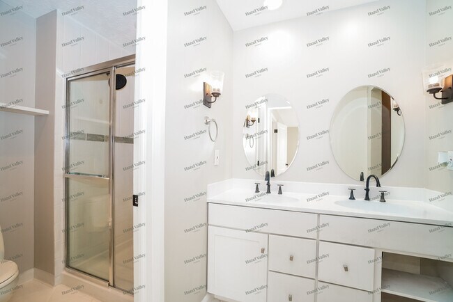 Building Photo - 6330 Fence Row Ln