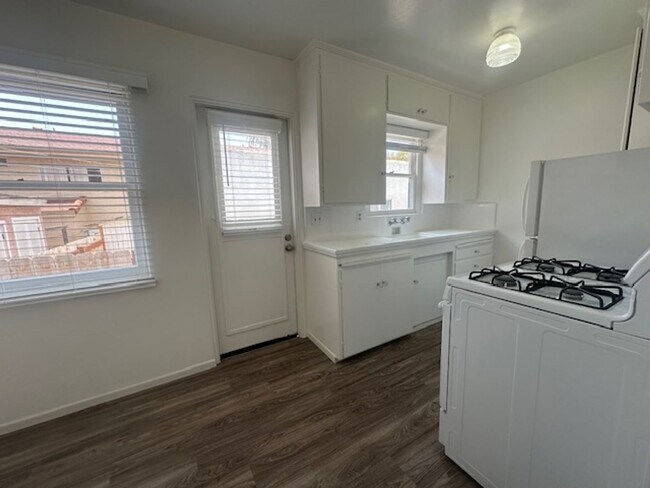 Building Photo - *OPEN HOUSE: 8/17 11:30AM-12:30PM* Charmin...