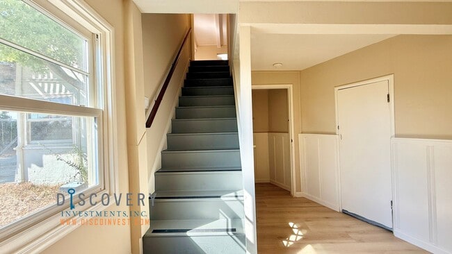 Building Photo - 3+ Bedroom Modern El Cerrito Hills Home