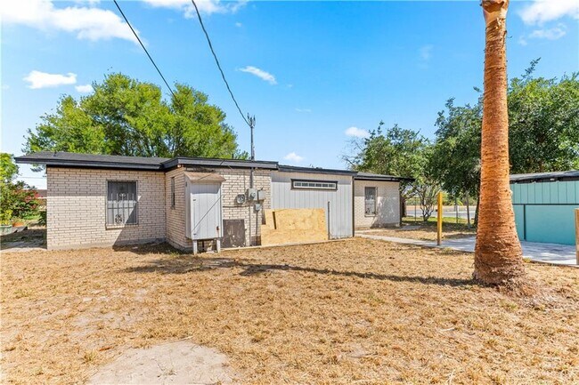 Building Photo - 1022 S Richmond Dr