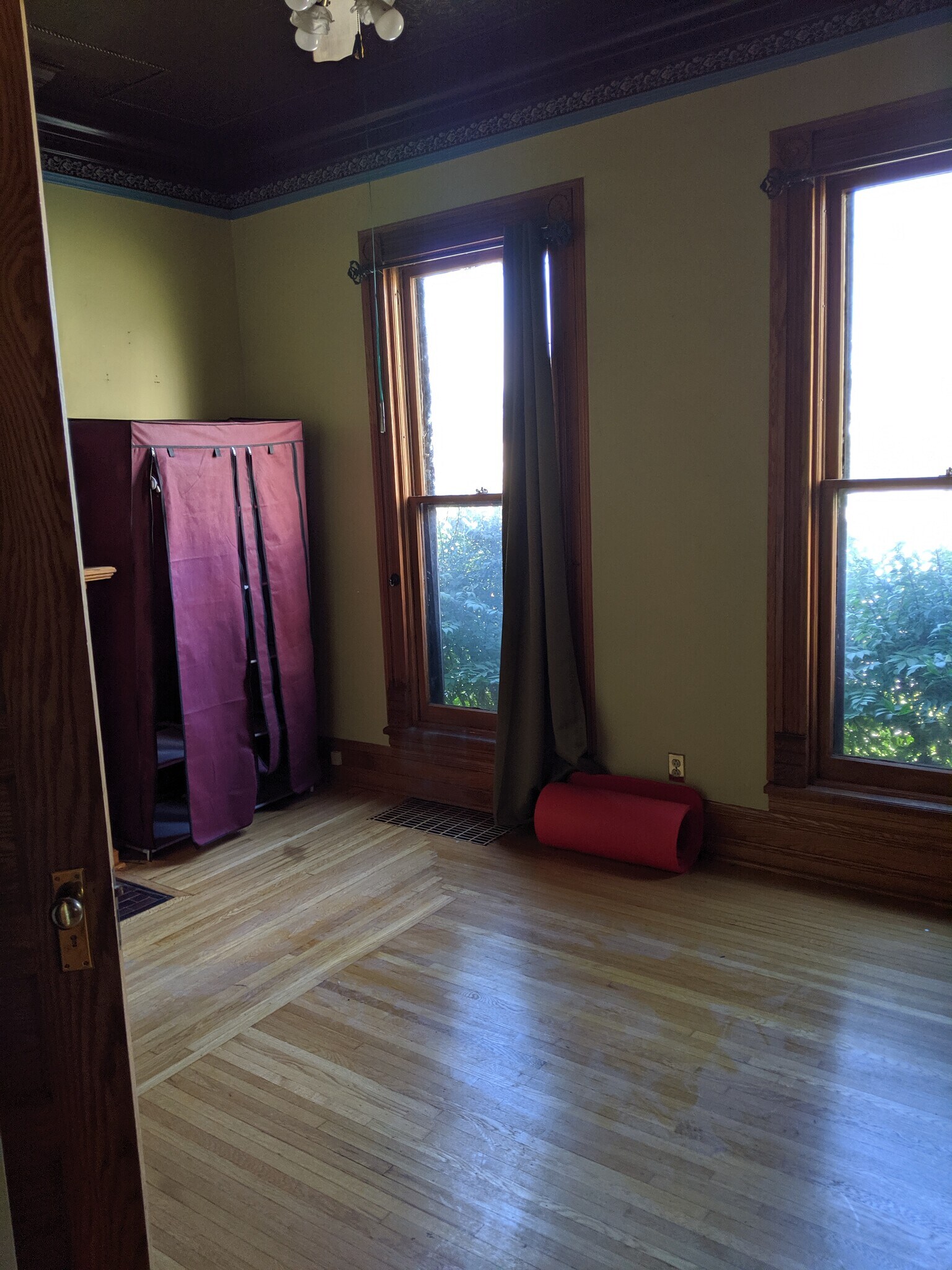 Study room - downstairs - 256 Bryant St