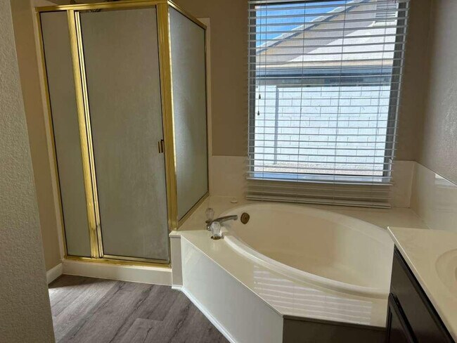 Building Photo - 15822 N 5th Ave