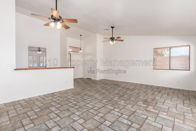 Building Photo - 30725 N Royal Oak Way