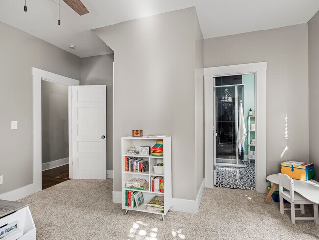 Building Photo - 622 N Hamilton Ave