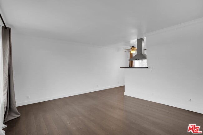 Building Photo - 1100 W Glendon Way