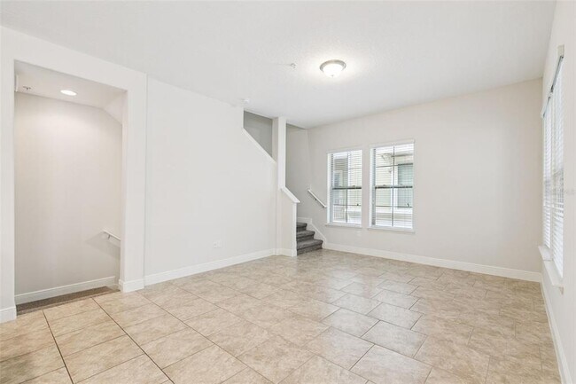Building Photo - 2333 Lobelia Dr