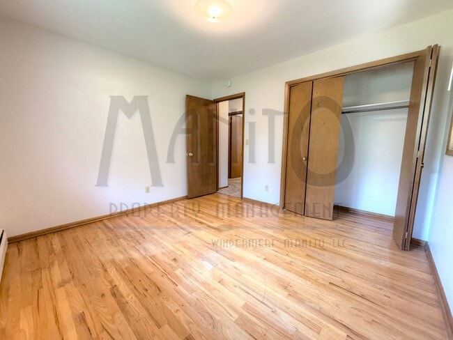 Building Photo - South Hill Red Brick Rancher