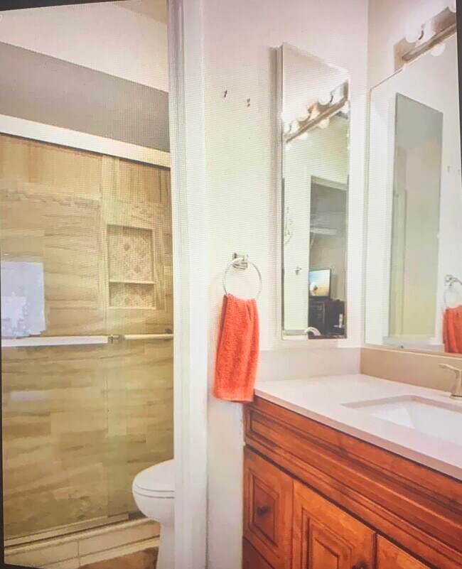 Building Photo - 4608 SE 4th Pl