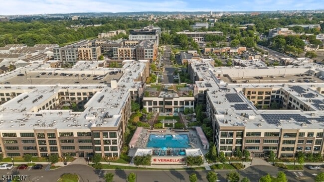 Building Photo - 8 Jessica Ln