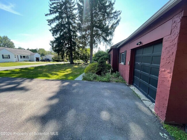 Building Photo - 109 Park Dr