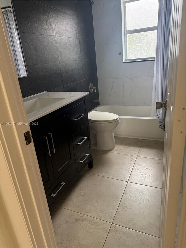 Building Photo - 722 NE 8th St