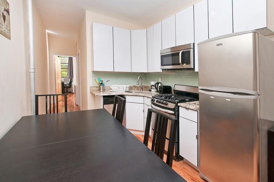 Building Photo - 2370 1st Ave